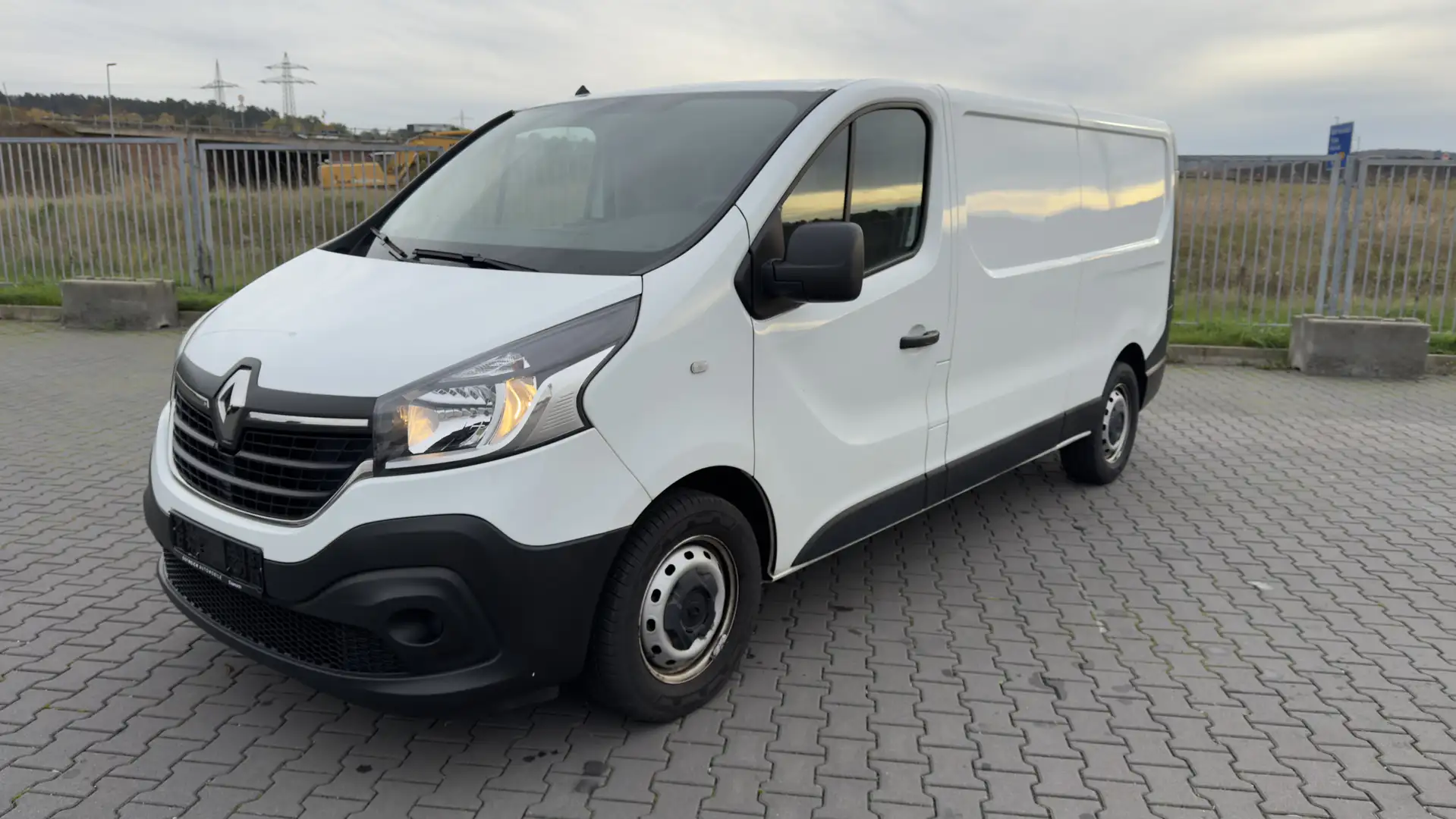 Renault Trafic 2.0dCi L2H1 3,0t Komfort Klima. StartSto. Blanc - 2