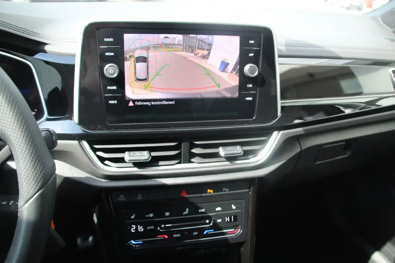 Volkswagen T-Roc R-Line TSI DSG AHK+Kamera+Ganzj 18