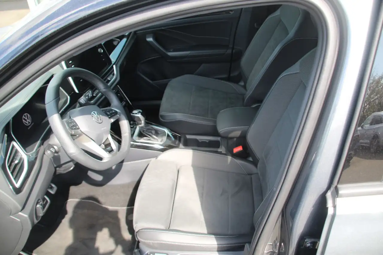 Volkswagen T-Roc R-Line TSI DSG AHK+Kamera+Ganzj 15