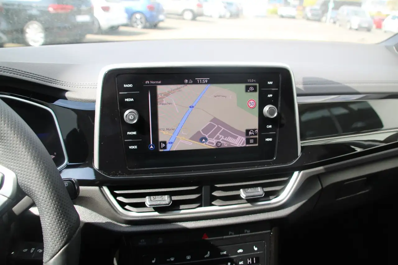 Volkswagen T-Roc R-Line TSI DSG AHK+Kamera+Ganzj 19