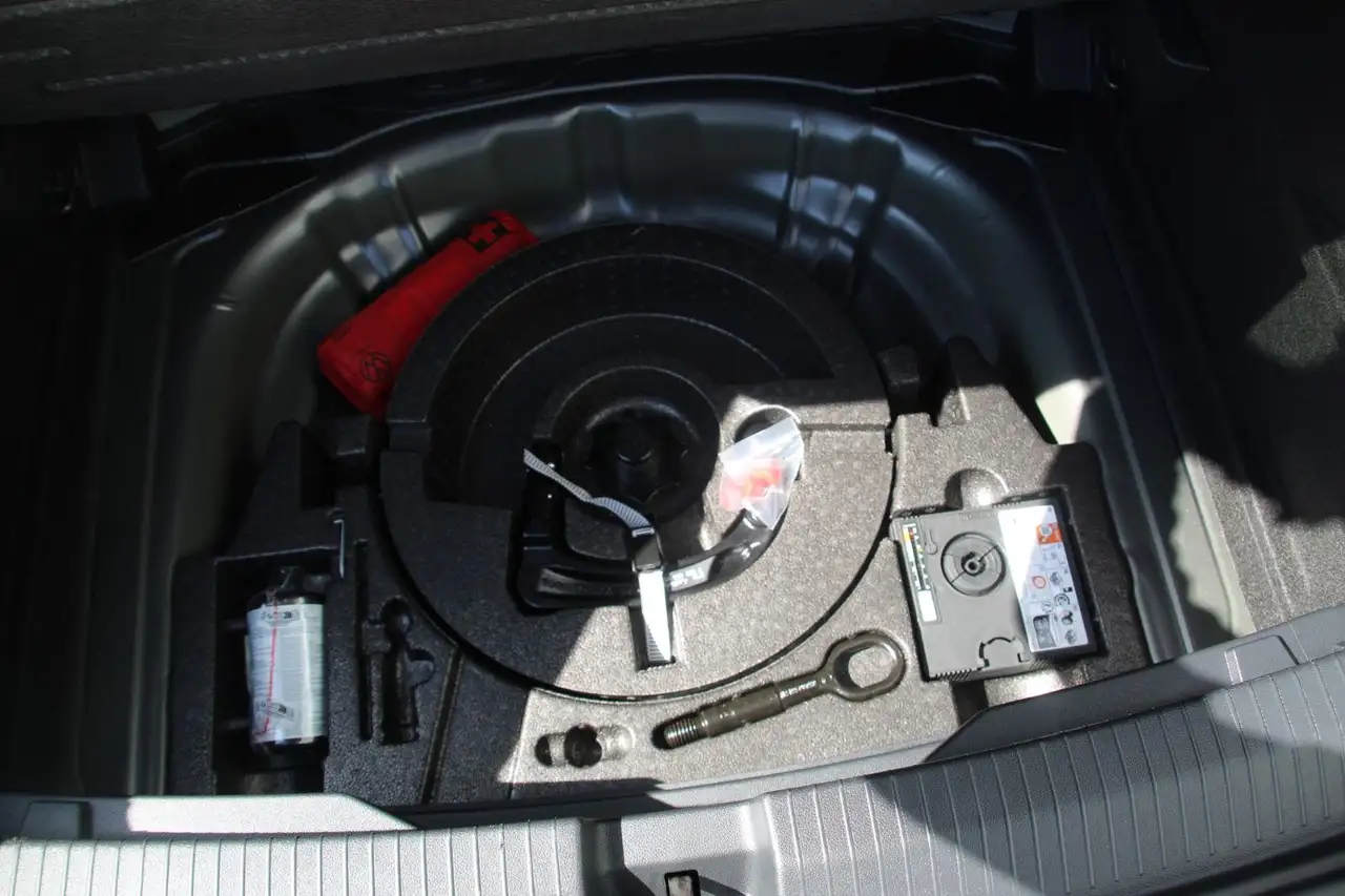 Volkswagen T-Roc R-Line TSI DSG AHK+Kamera+Ganzj 9