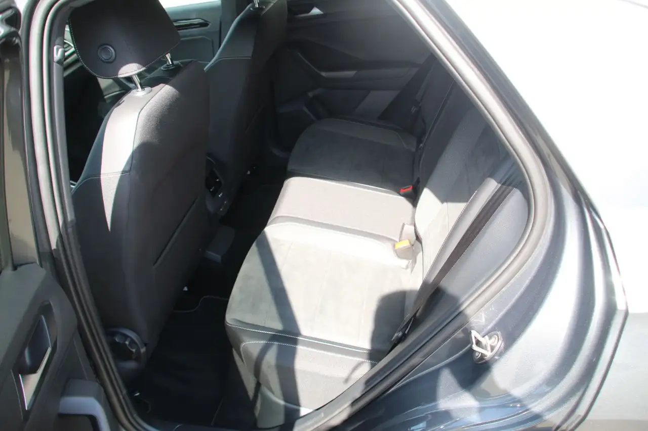Volkswagen T-Roc R-Line TSI DSG AHK+Kamera+Ganzj 13