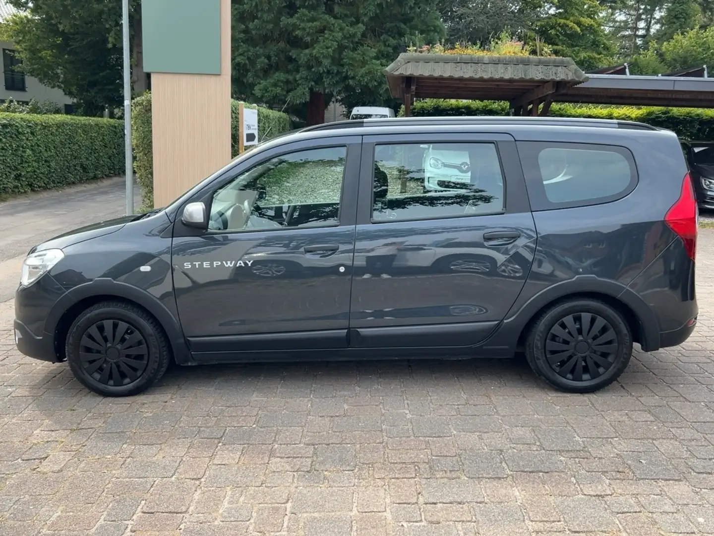 Dacia Lodgy TCe 130 Stepway *Navi,Klima,PDC,WKR* Gris - 2