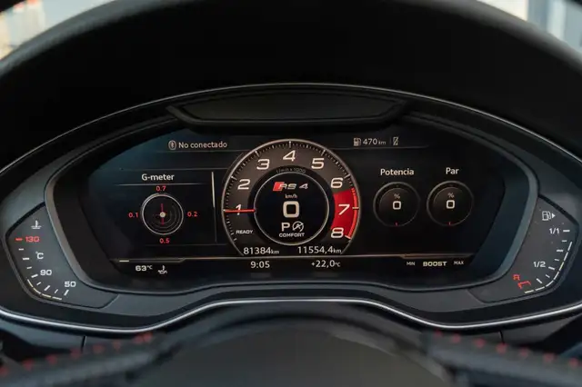 Audi RS4 view 11