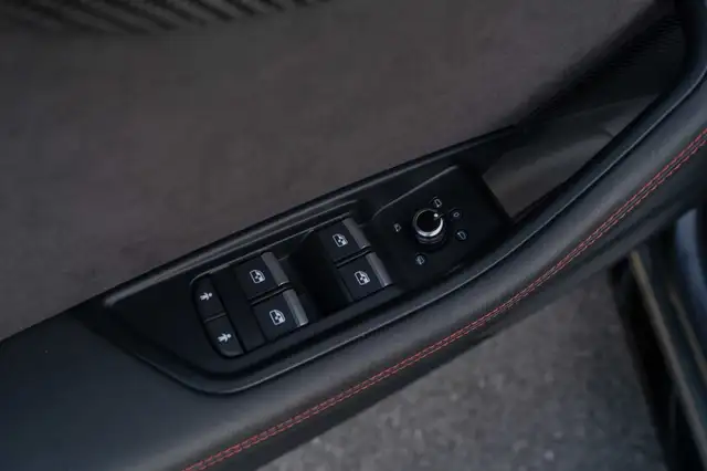 Audi RS4 view 9