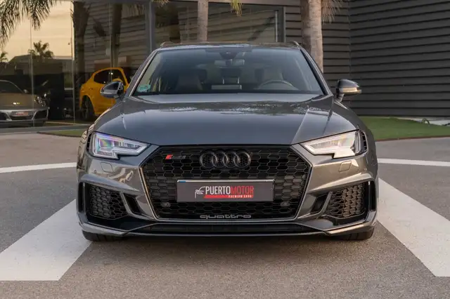 Audi RS4 view 2