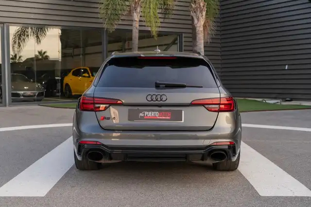 Audi RS4 view 5