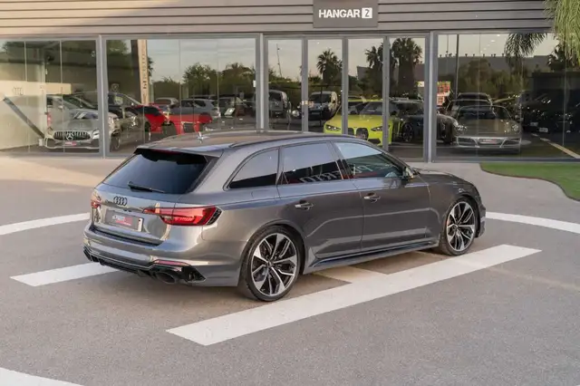 Audi RS4 view 6