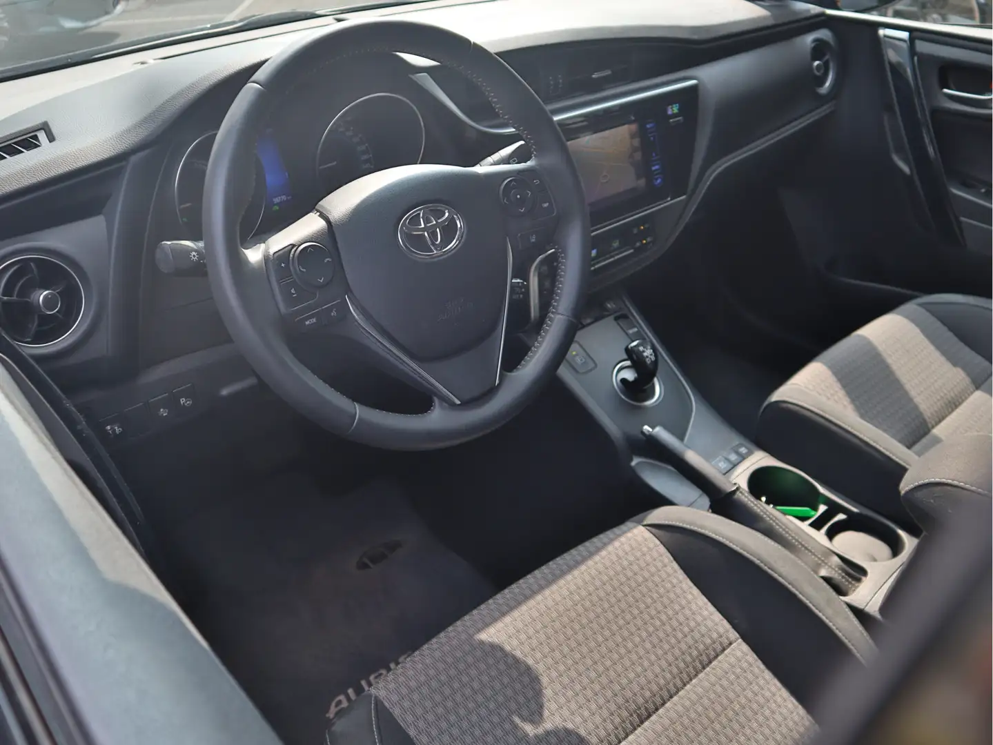 Toyota Auris Touring Sports 1.8 Hybrid Dynamic Ultimate | Trekh Blauw - 2