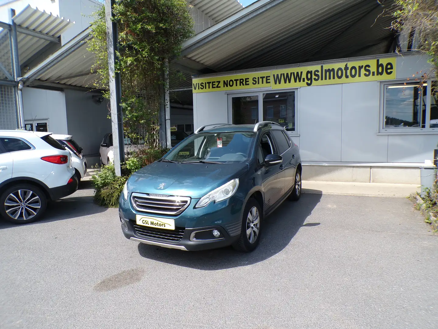 Peugeot 2008 1.2i 82cv verte 09/15 Airco GPS Bluetooth Capteurs Vert - 1