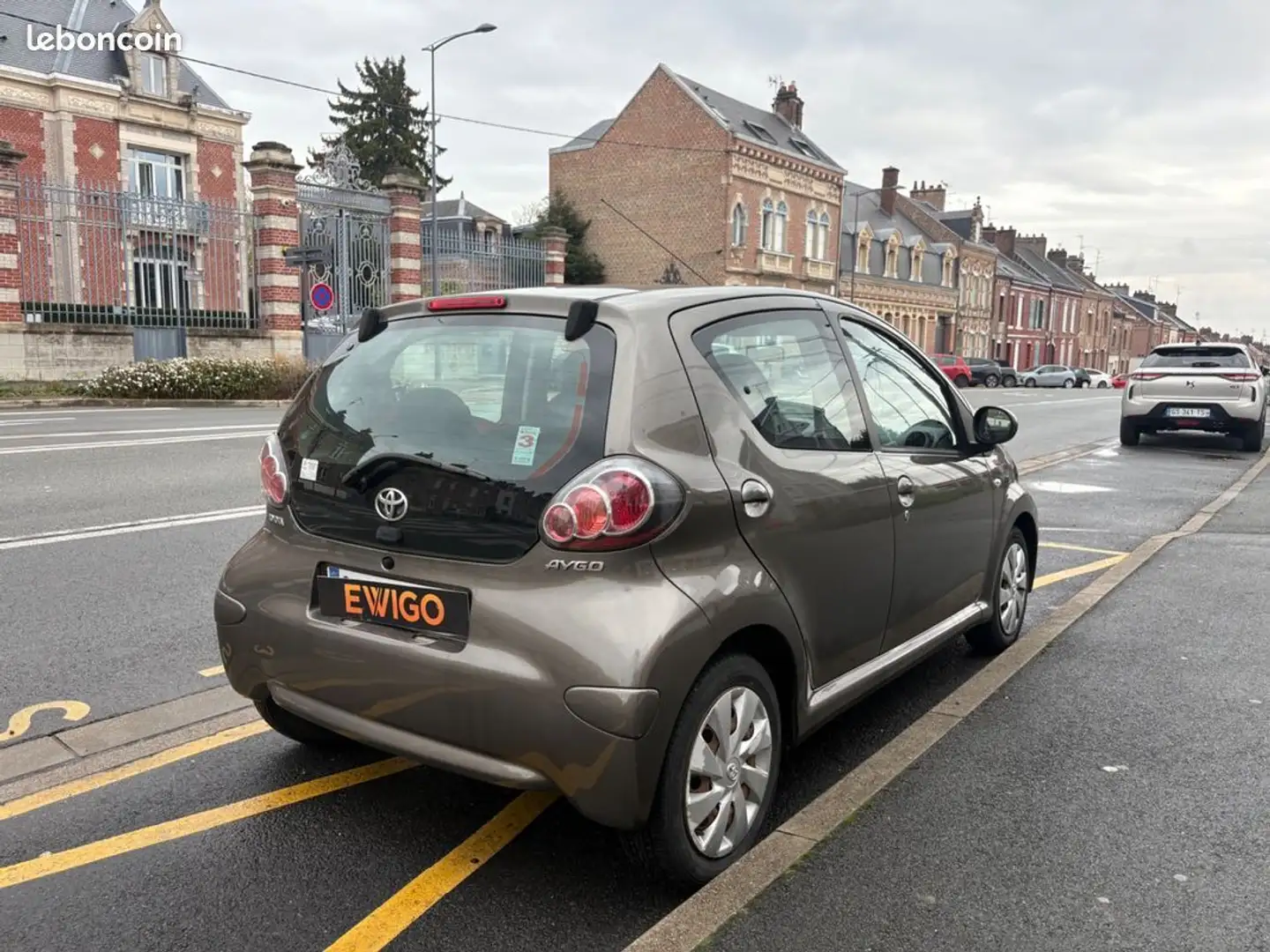 Toyota Aygo 1.0 vvti 70 confort Gris - 2