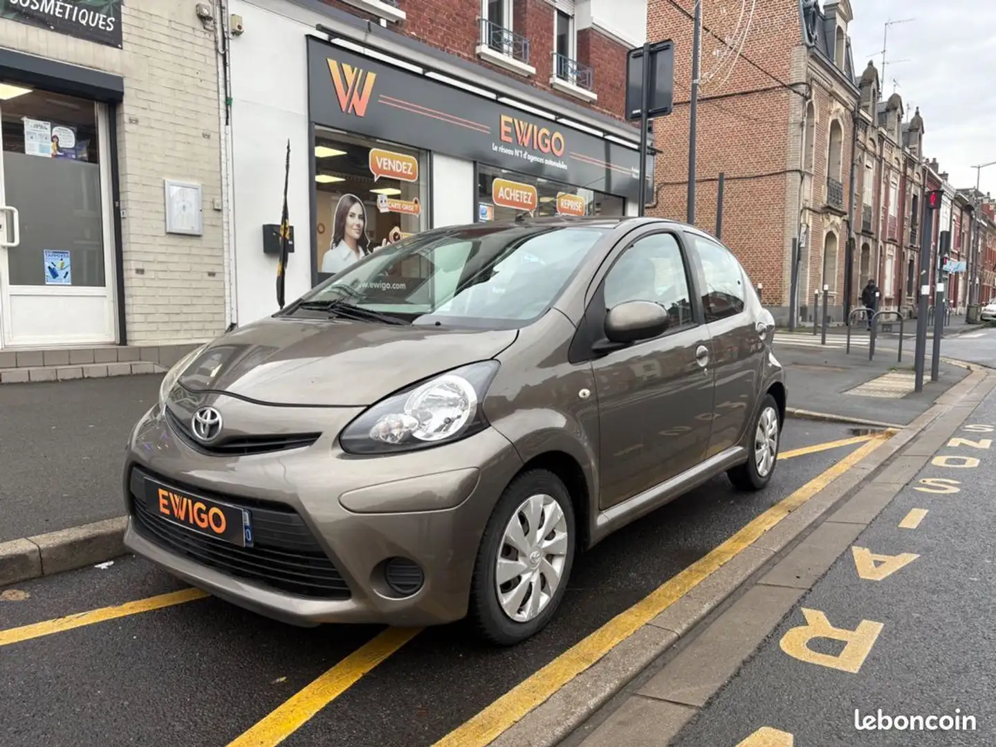 Toyota Aygo 1.0 vvti 70 confort Gris - 1