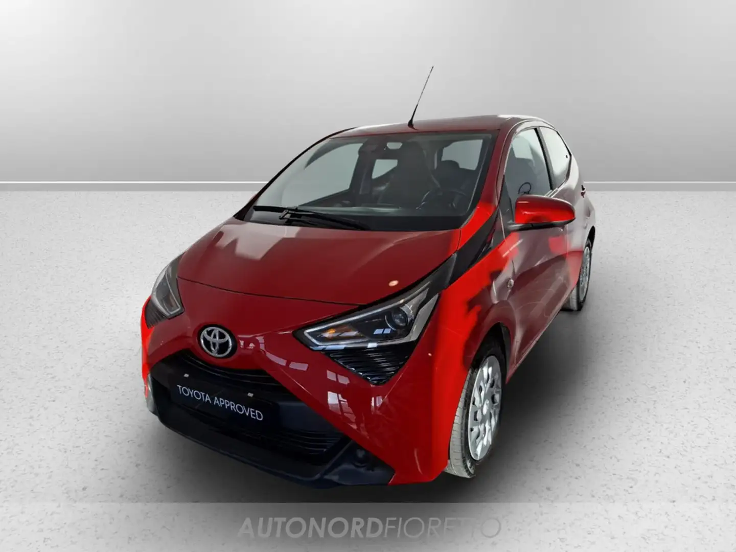 Toyota Aygo 5p 1.0 x-cool 72cv Rosso - 1