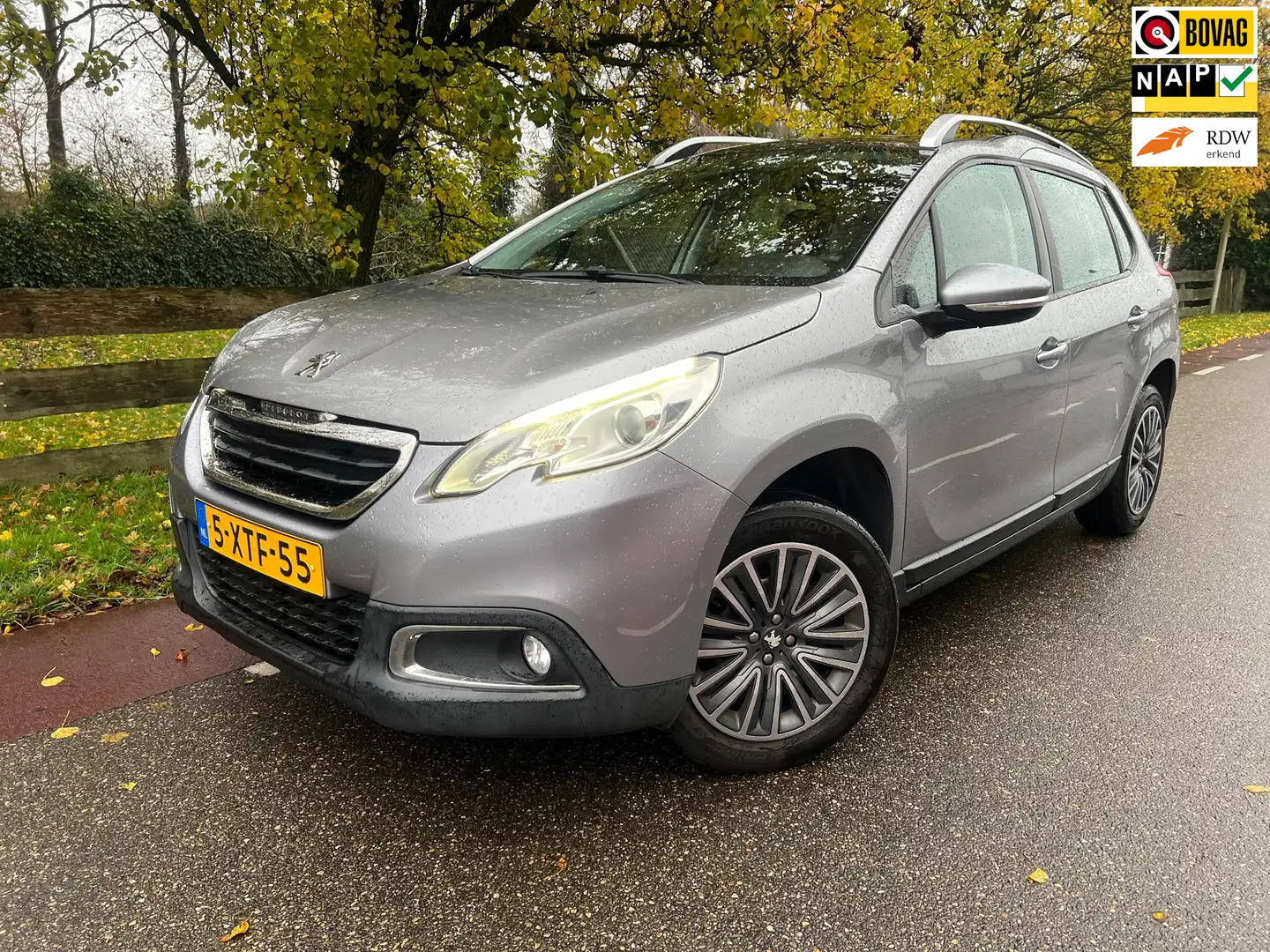 Peugeot 2008 1.2 PureTech Active Panoramadak Trekhaak Grijs - 1