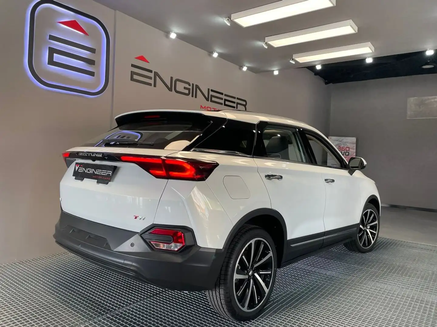 Bestune T77 Weiß - 2