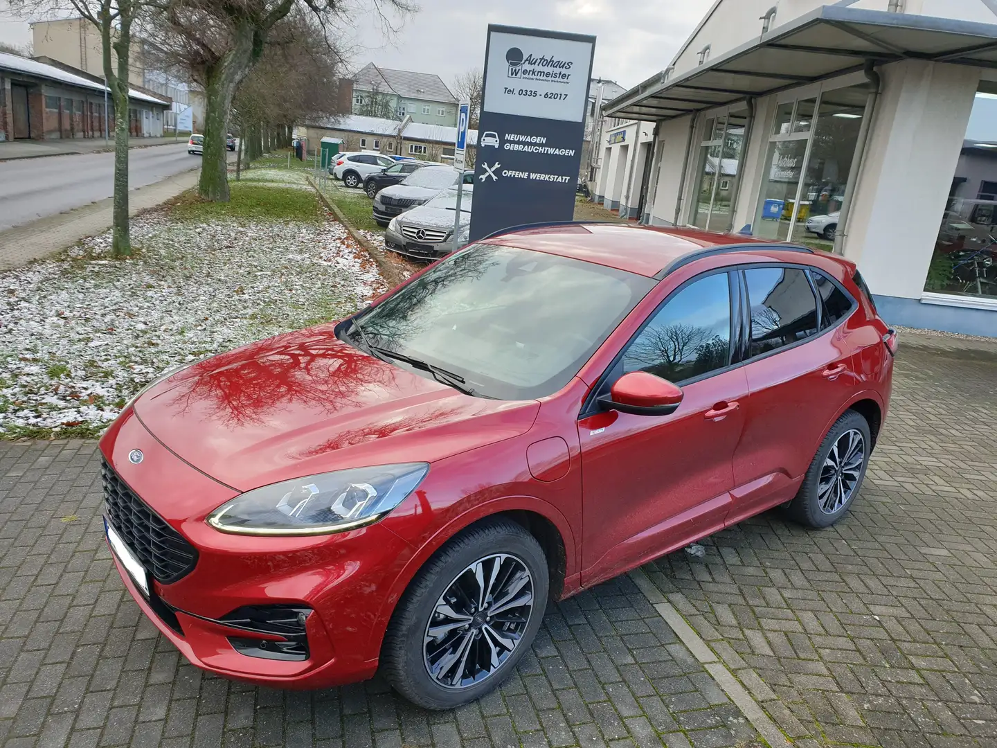 Ford Kuga 2.5 Duratec FHEV ST-LINE Rot - 1