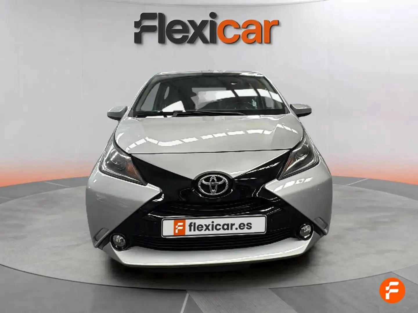 Toyota Aygo 70 x-play Gris - 2