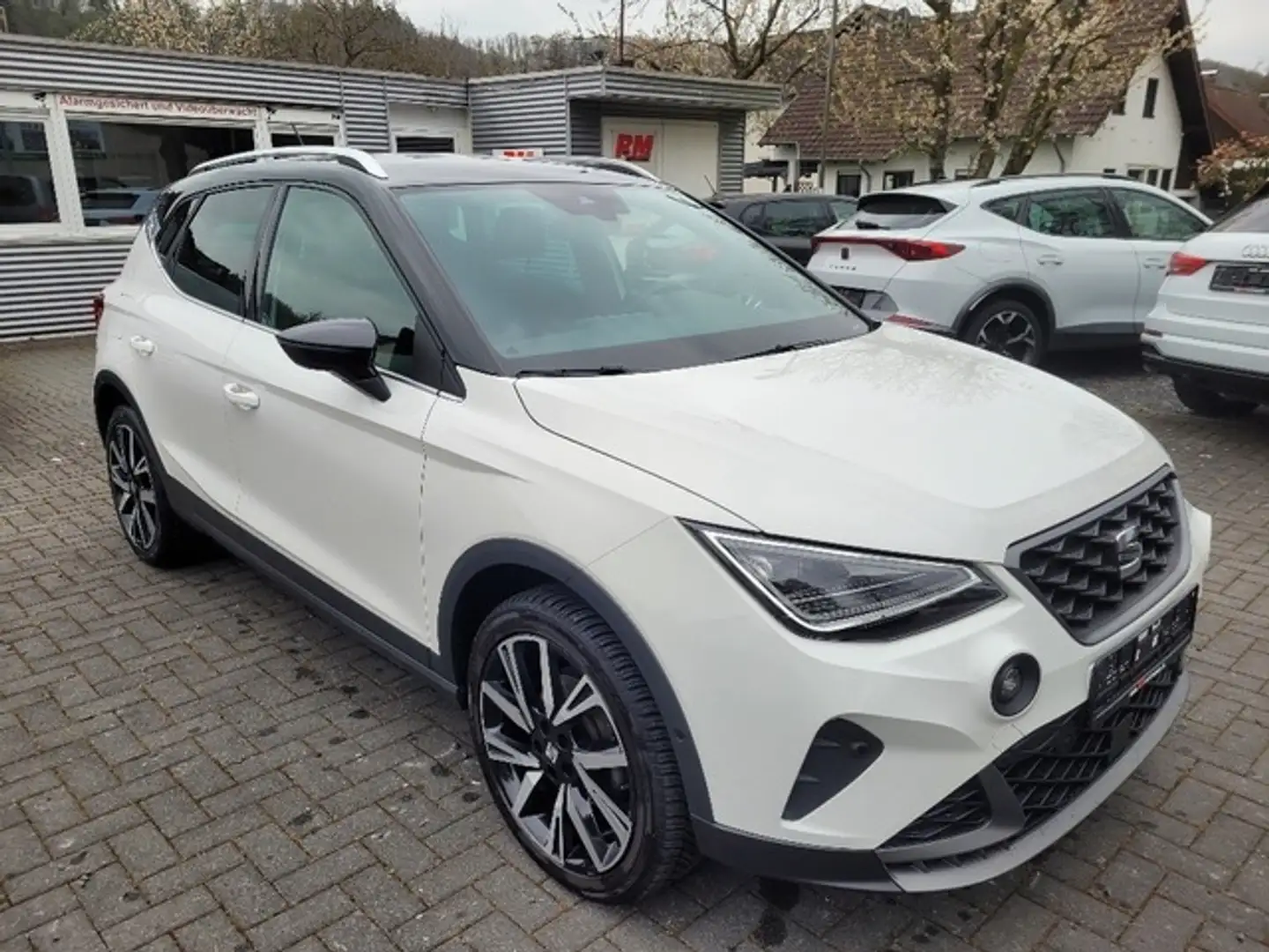SEAT Arona FR LED KAMERA DSG AHK 18ZOLL Weiß - 1
