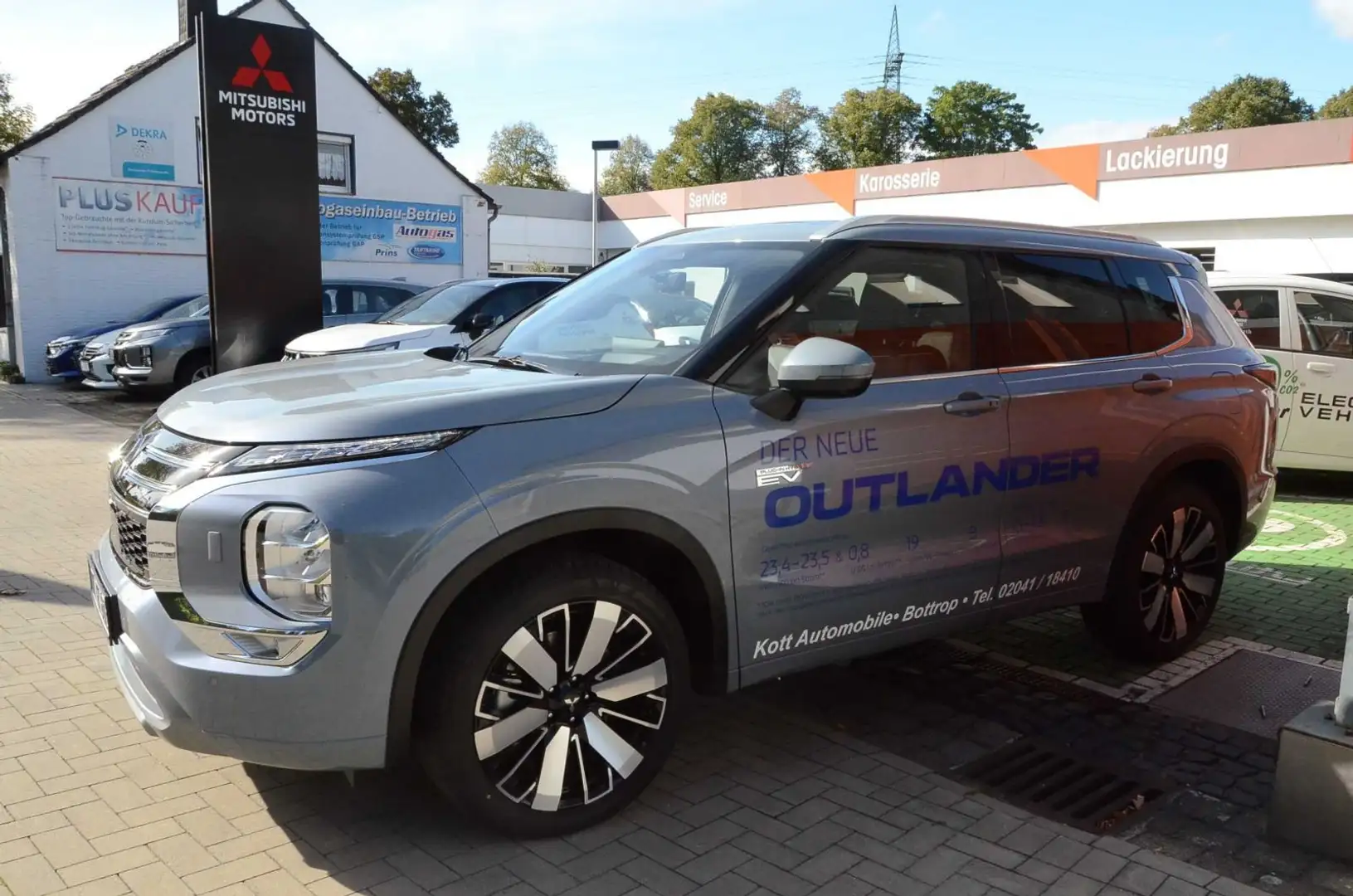 Mitsubishi Outlander 2.4L PHEV TOP Grau - 2