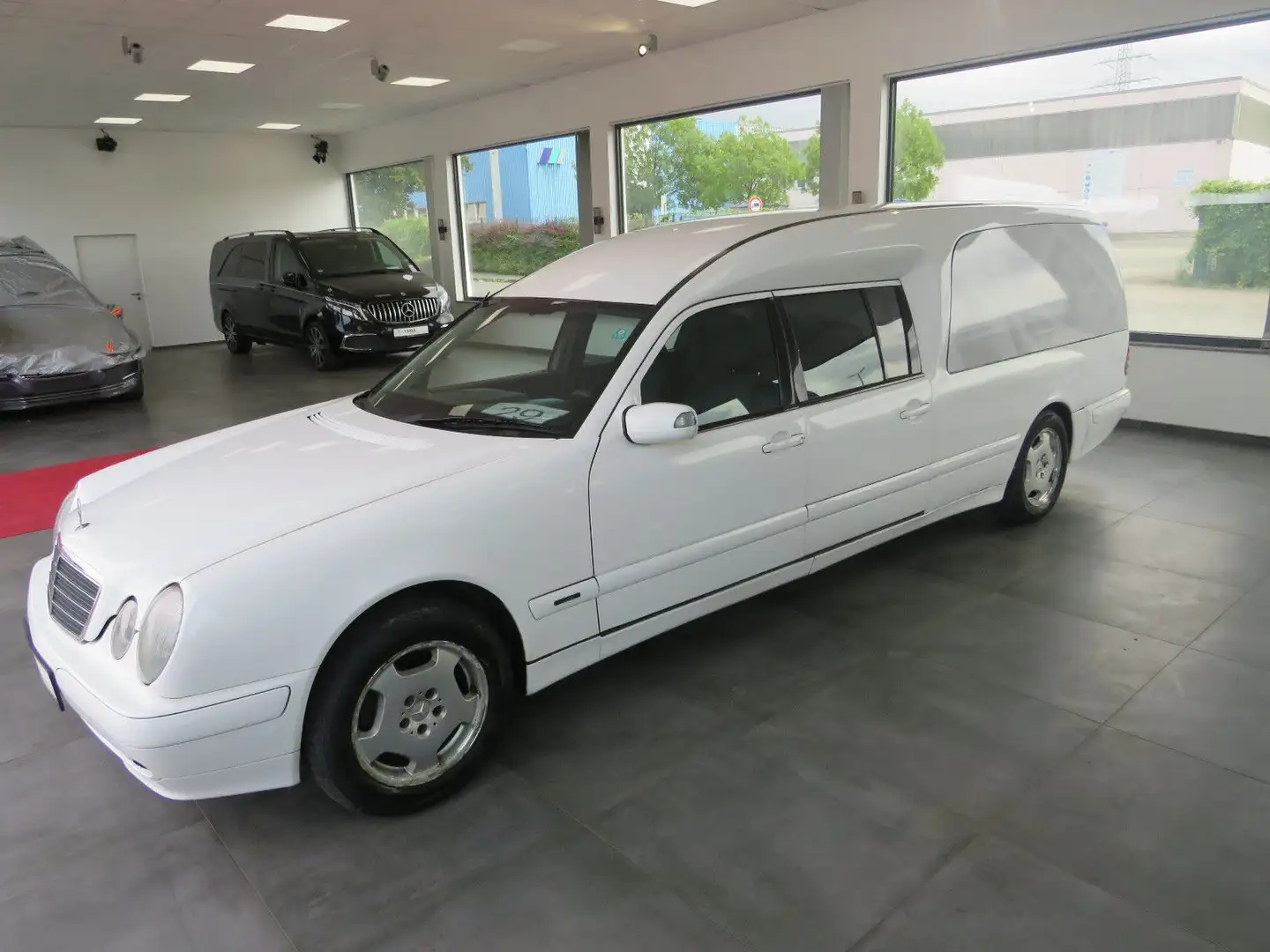 Mercedes-Benz E 220 CDI Stolle Bestattungswagen / Leichenwagen Weiß - 1
