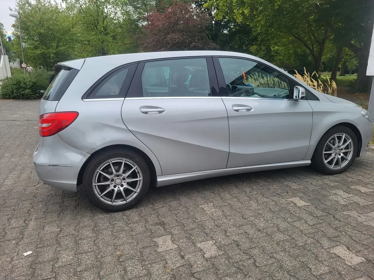 Mercedes-Benz B 180 180CDI BE — photo 1 of 15