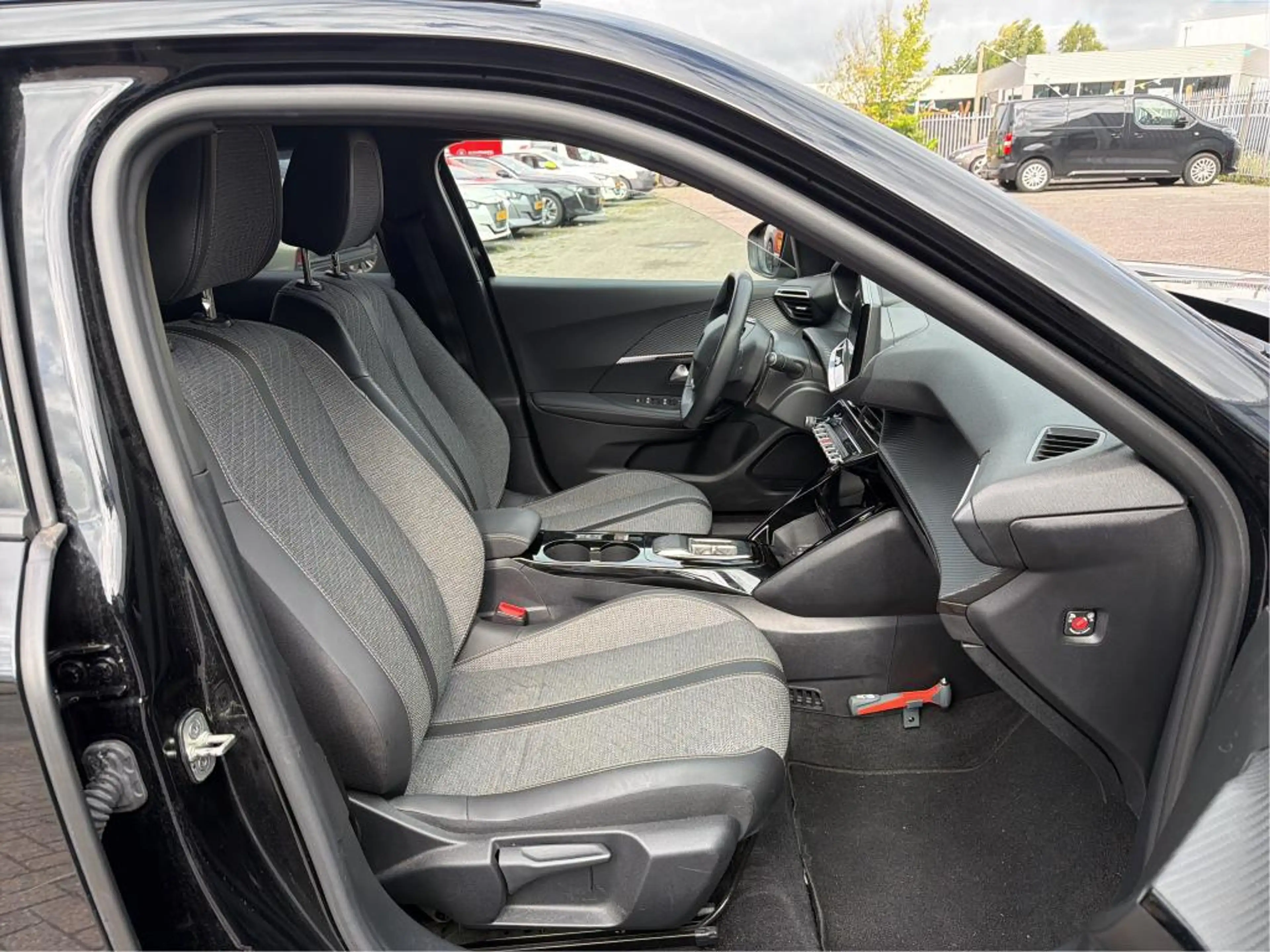 Peugeot e-2008 EV Allure 54 kWh | Fase 3 laden | Nieuw model | St — photo 8