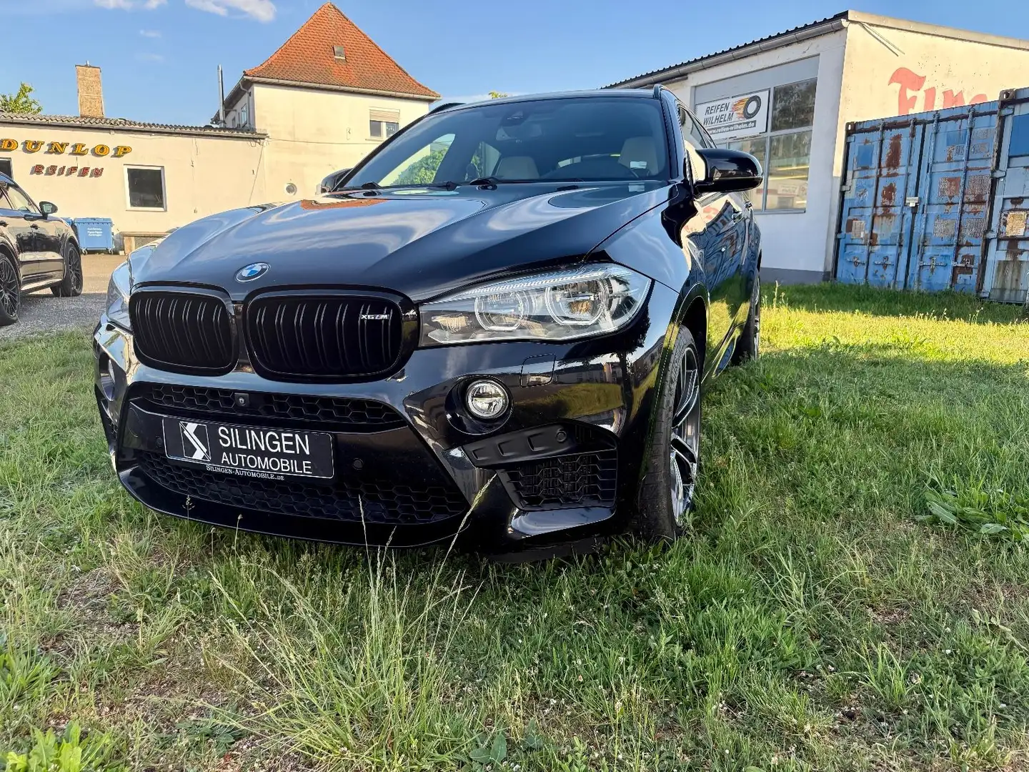 BMW X6 M Baureihe +TV+INDIVIDUAL+TV+AKRAPOVIC +DE+++ Noir - 1