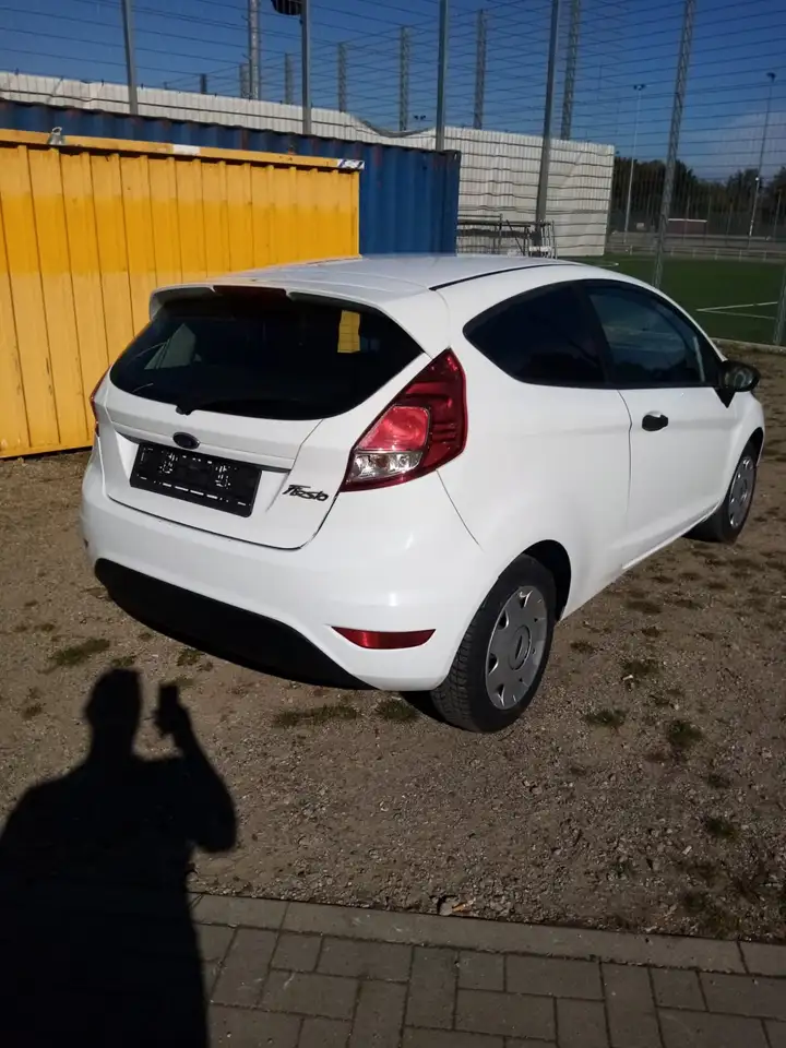 Ford Fiesta 3 portes — photo 10