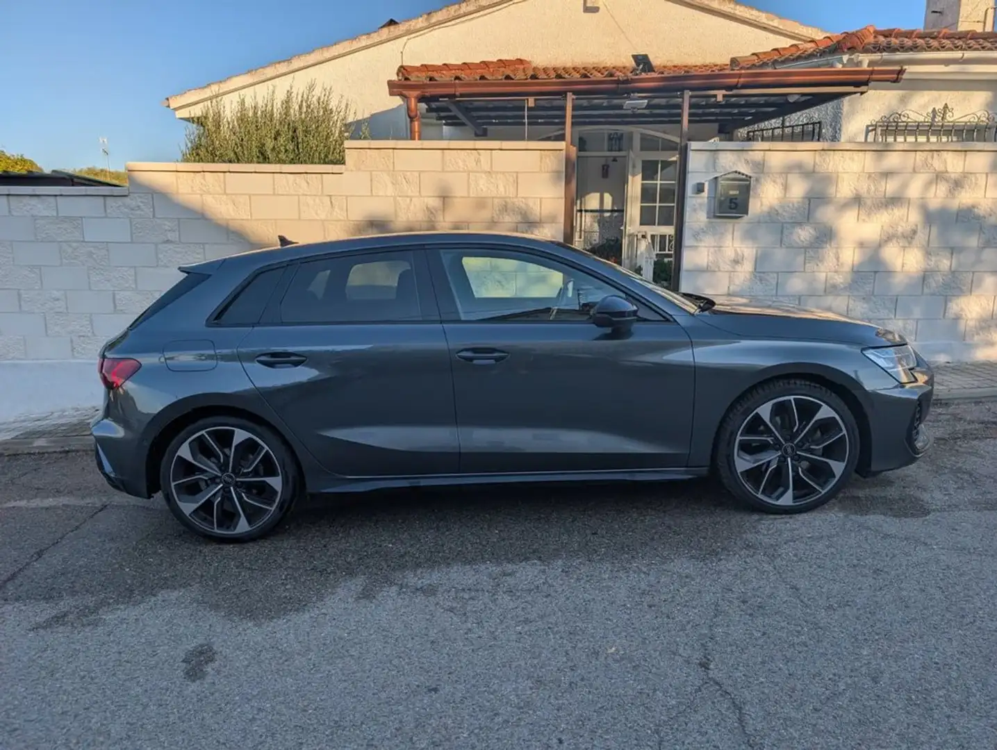 Audi A3 1.5 TFSI Business - 1