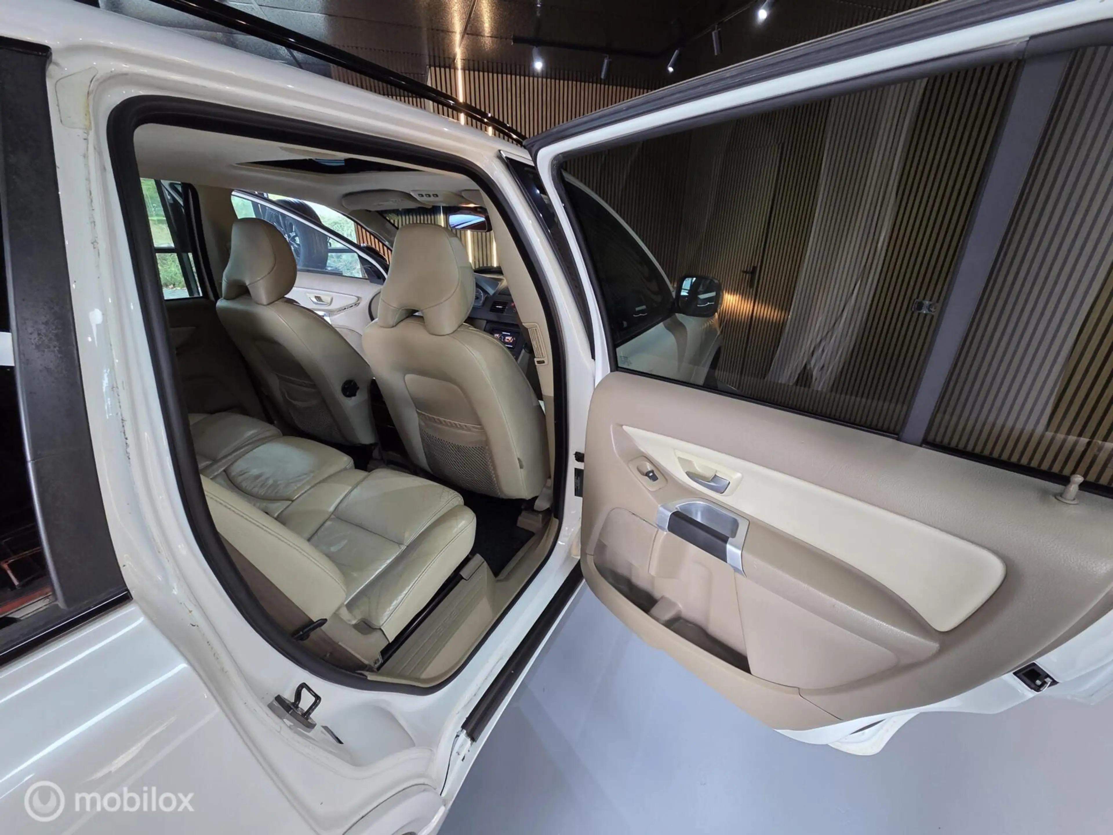 Volvo XC90 3.2 Summum Pearl White|Schuifdak|7Persoons — photo 4