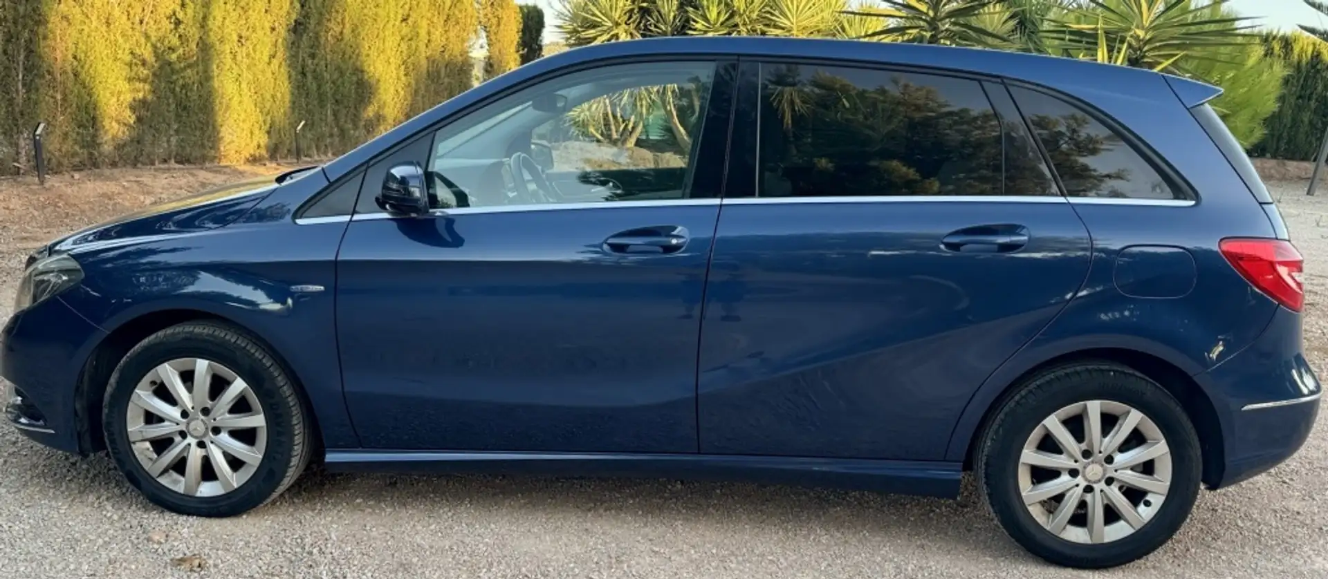 Mercedes-Benz B 180 BE Bleu - 2