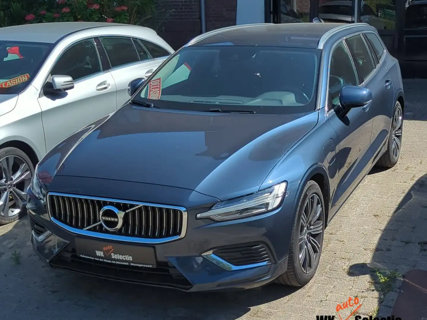 Volvo V60 GERESERVEERD! - T6 Recharge Hybrid Blauw - 1
