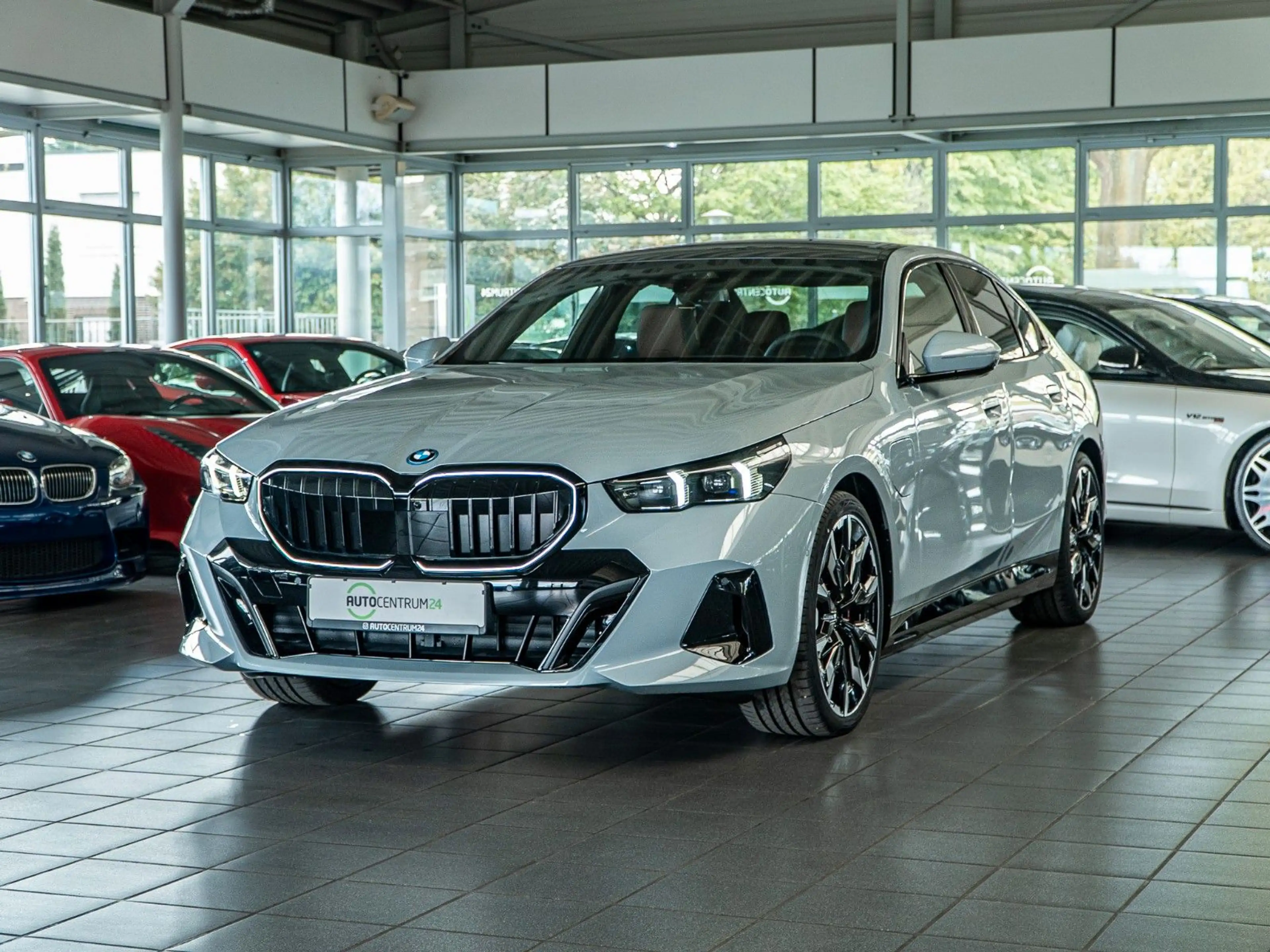 BMW 550 e M Sport B&W Memo AHK 360 — photo 2