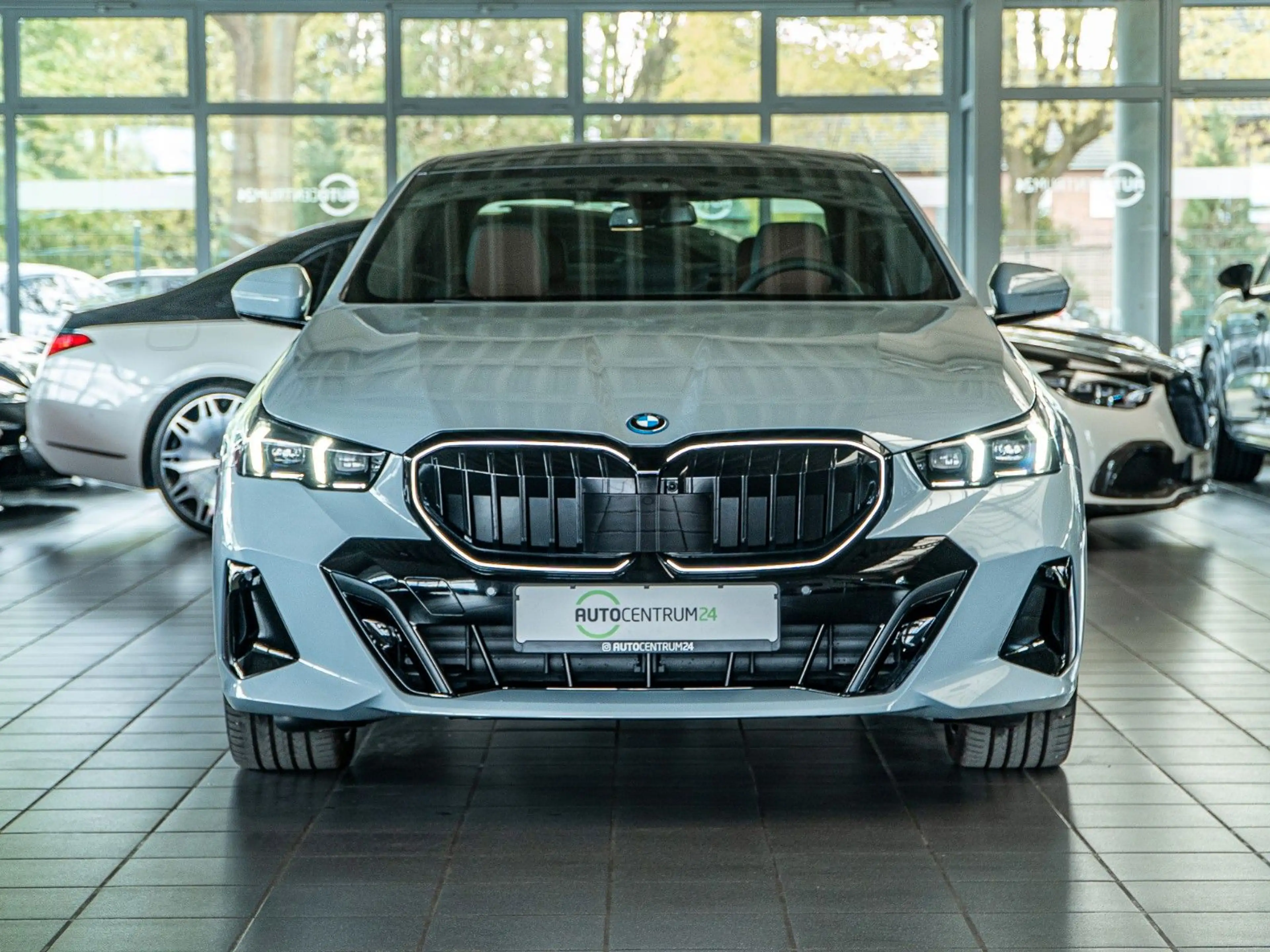 BMW 550 e M Sport B&W Memo AHK 360 — photo 3