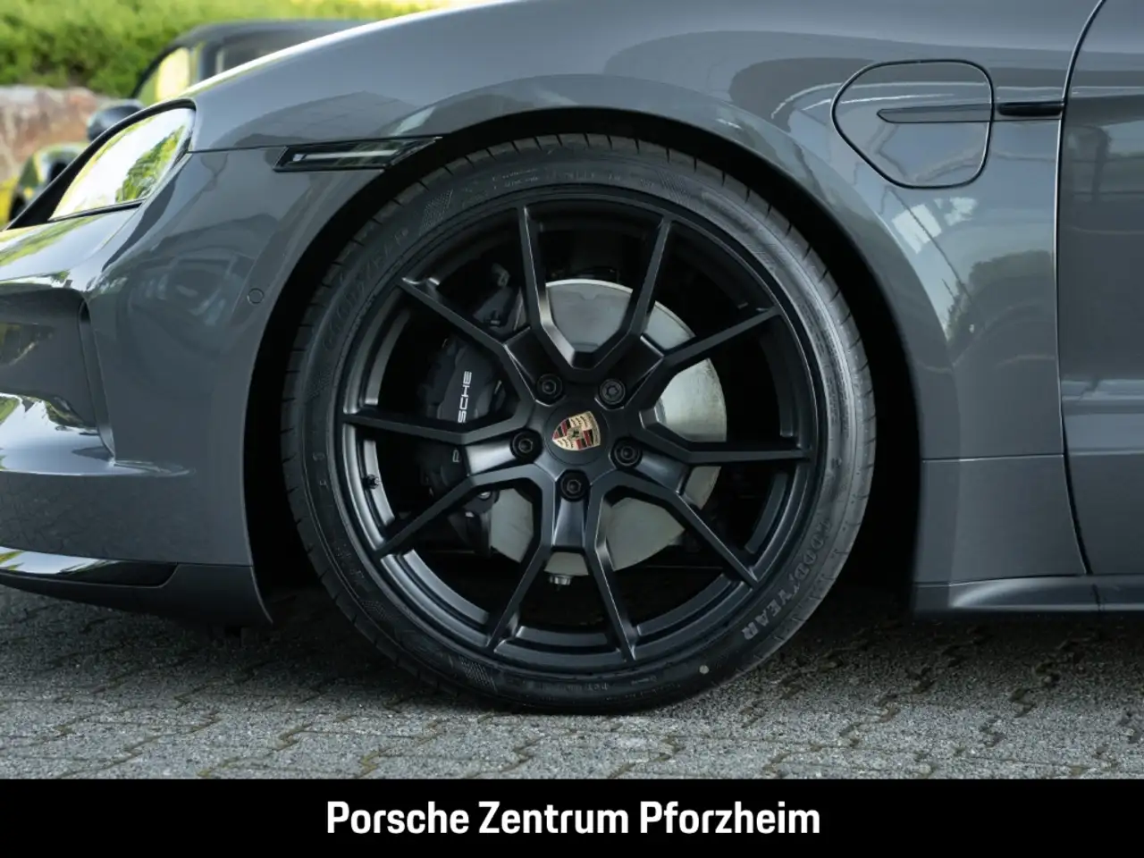 Porsche Taycan 4 Black Edition InnoDrive Head-Up 21-Zoll 12