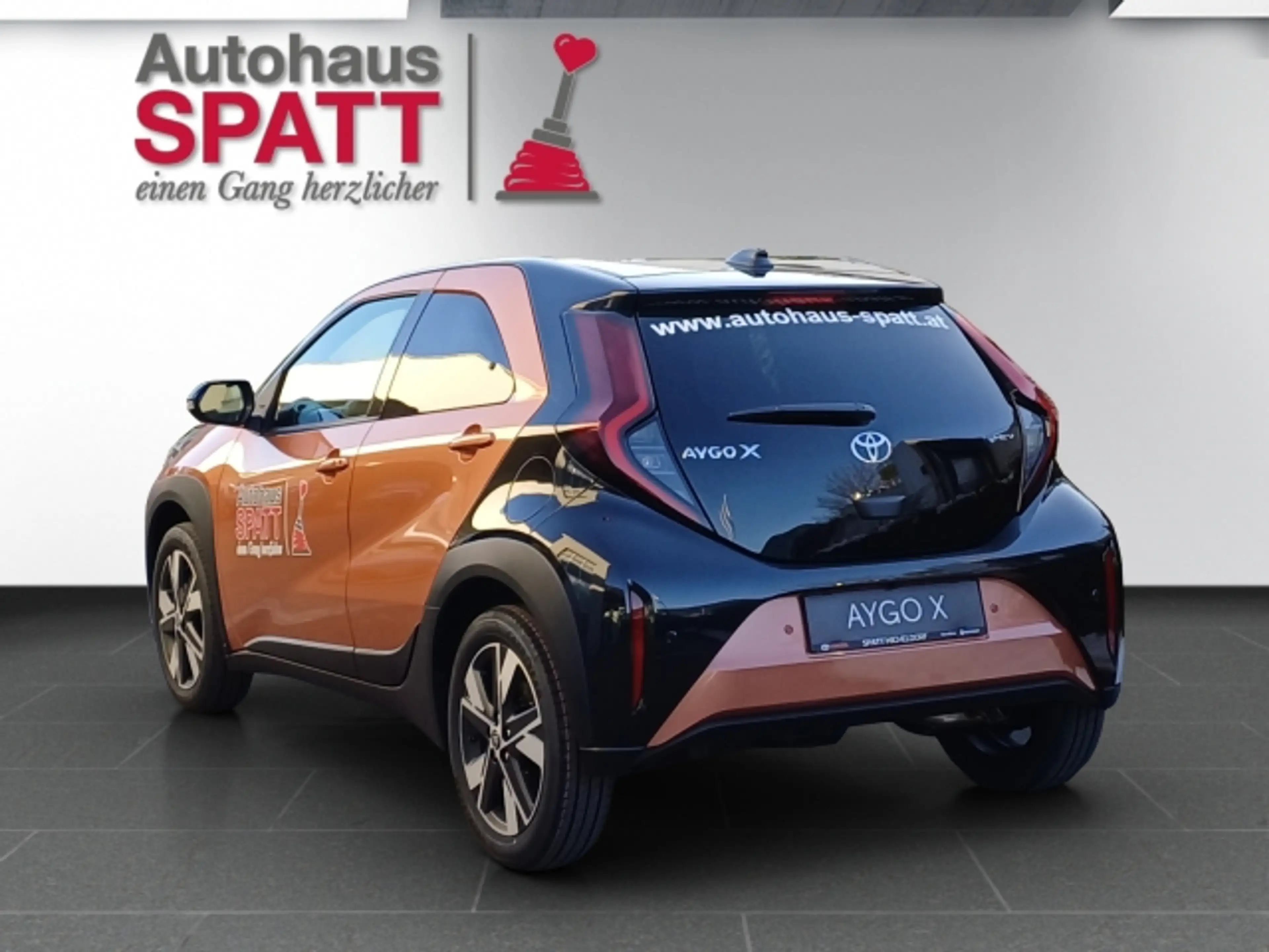 Toyota Aygo X 1,5 l Hybrid  Teamplayer CVT !! Jungwagen !! — photo 2