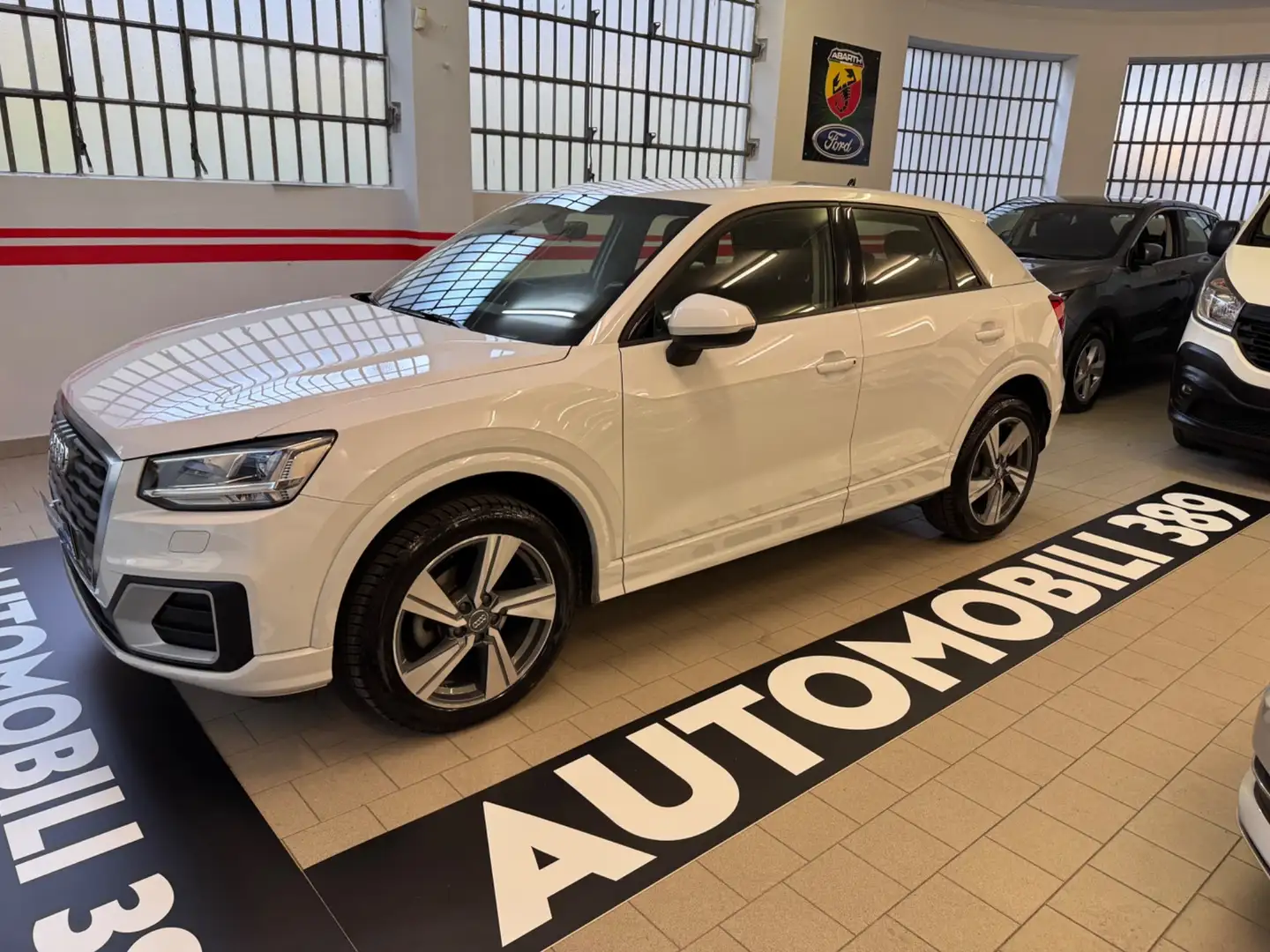 Audi Q2 30 TDI S tronic Admired Weiß - 2