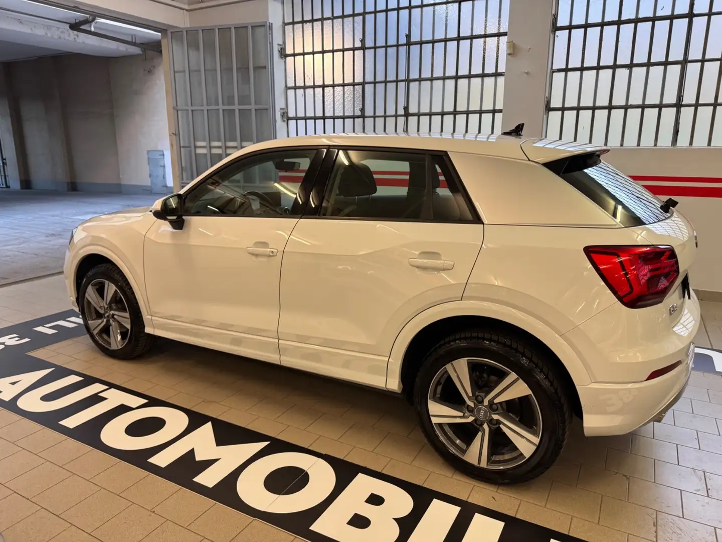 Audi Q2 30 TDI S tronic Admired Weiß - 1