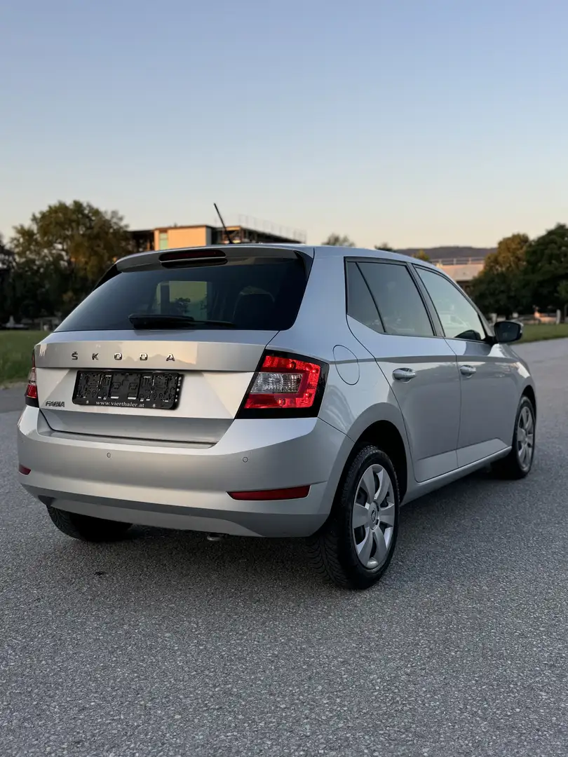 Skoda Fabia 125 1,0 Silber - 2