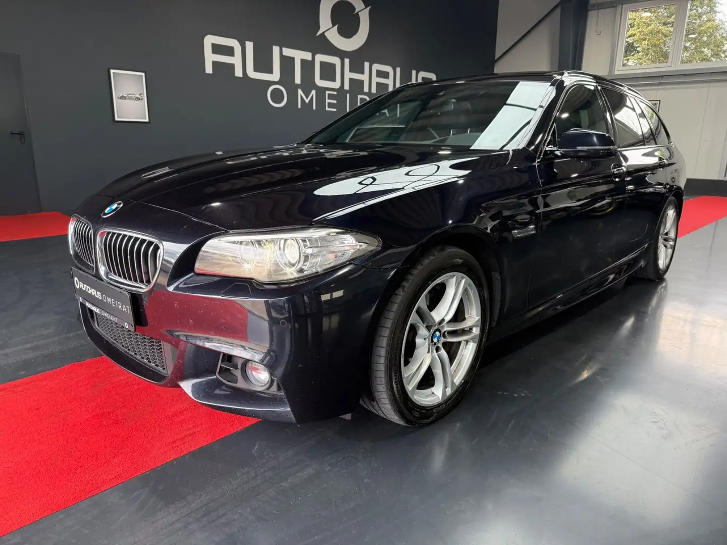 BMW 520 d xD M-Sportpaket/HuD/Pano/Leder-Exclusive Schwarz - 1