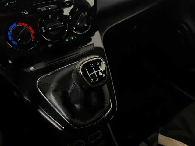 Lancia Ypsilon view 11