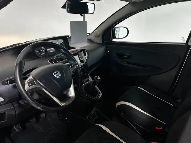 Lancia Ypsilon view 5
