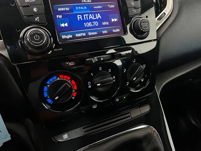 Lancia Ypsilon view 10