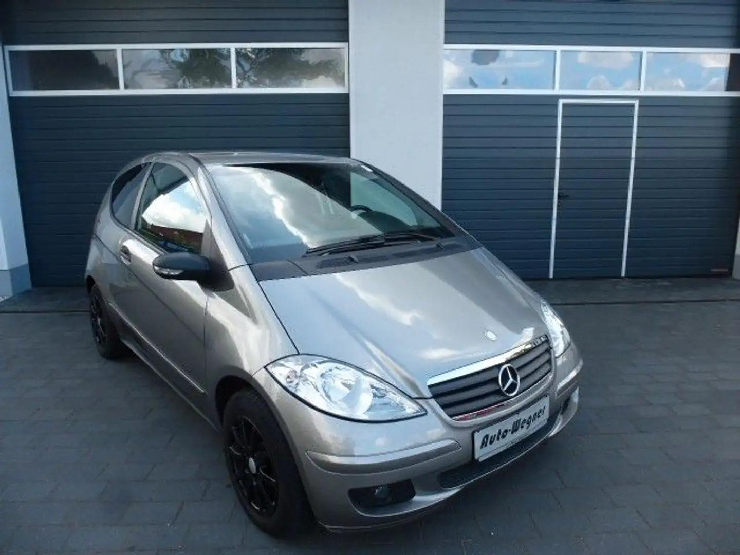 Mercedes-Benz A 150 A -Klasse A 150 Klima Navi SHZ Scheckh./Unfallfr Gris - 1