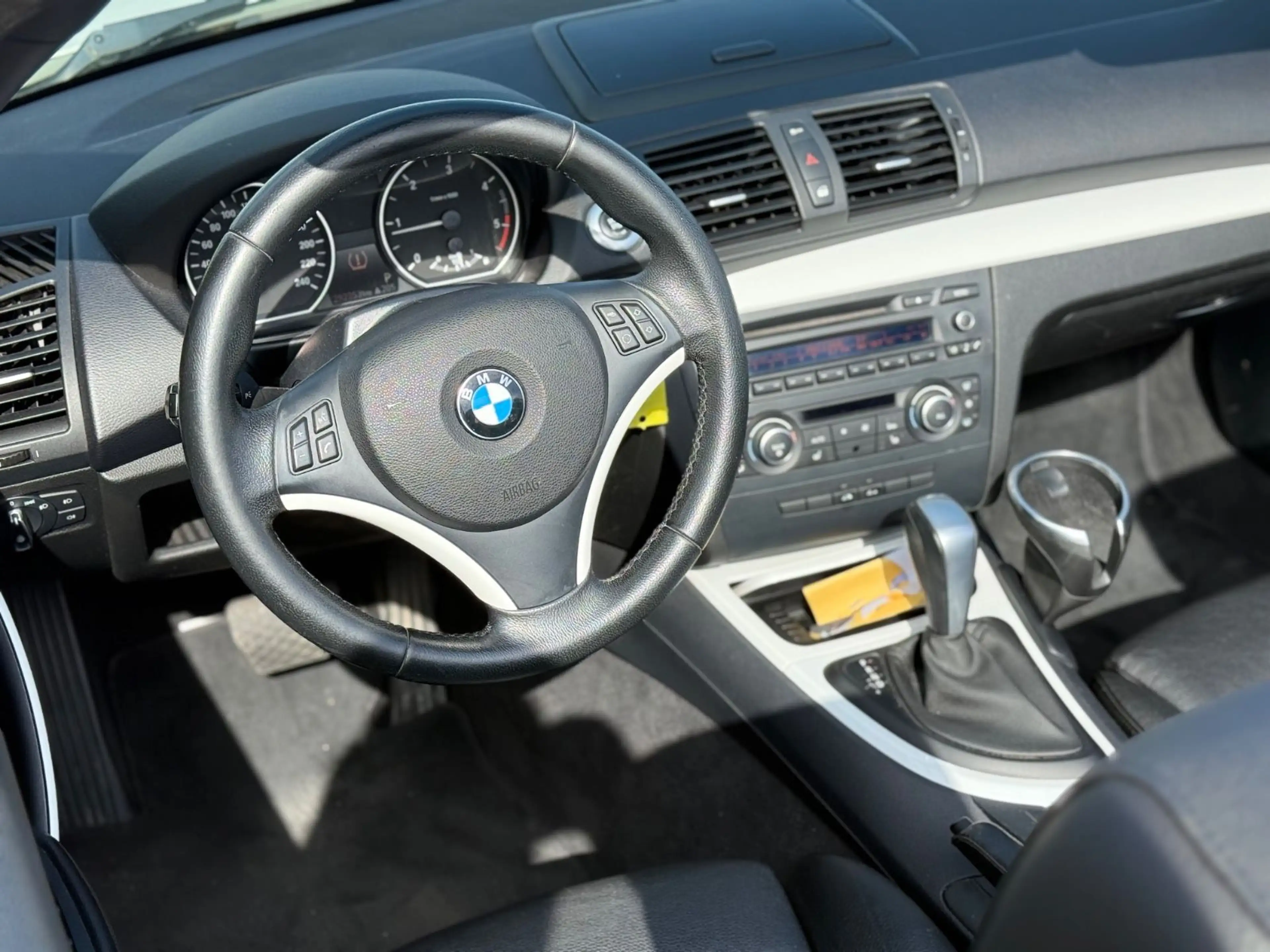 BMW 118 1er Cabrio /Automatik/Leder/8-fach Bereifung — photo 12