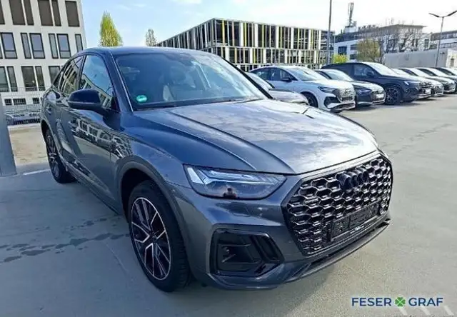 Audi Q5 view 4