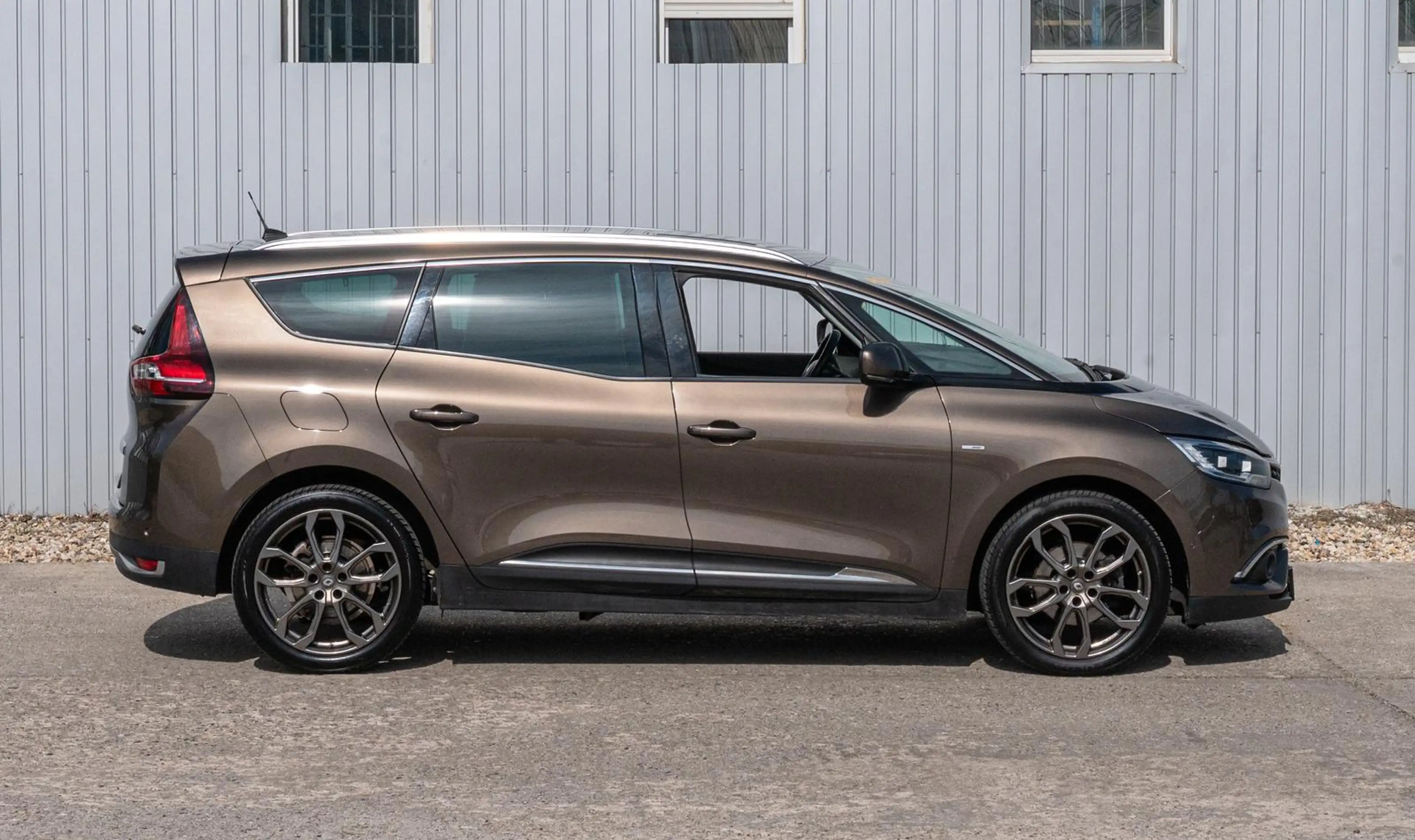 Renault Scenic Grand BOSE Edition 1.2 TCE Energy Metalli — photo 3