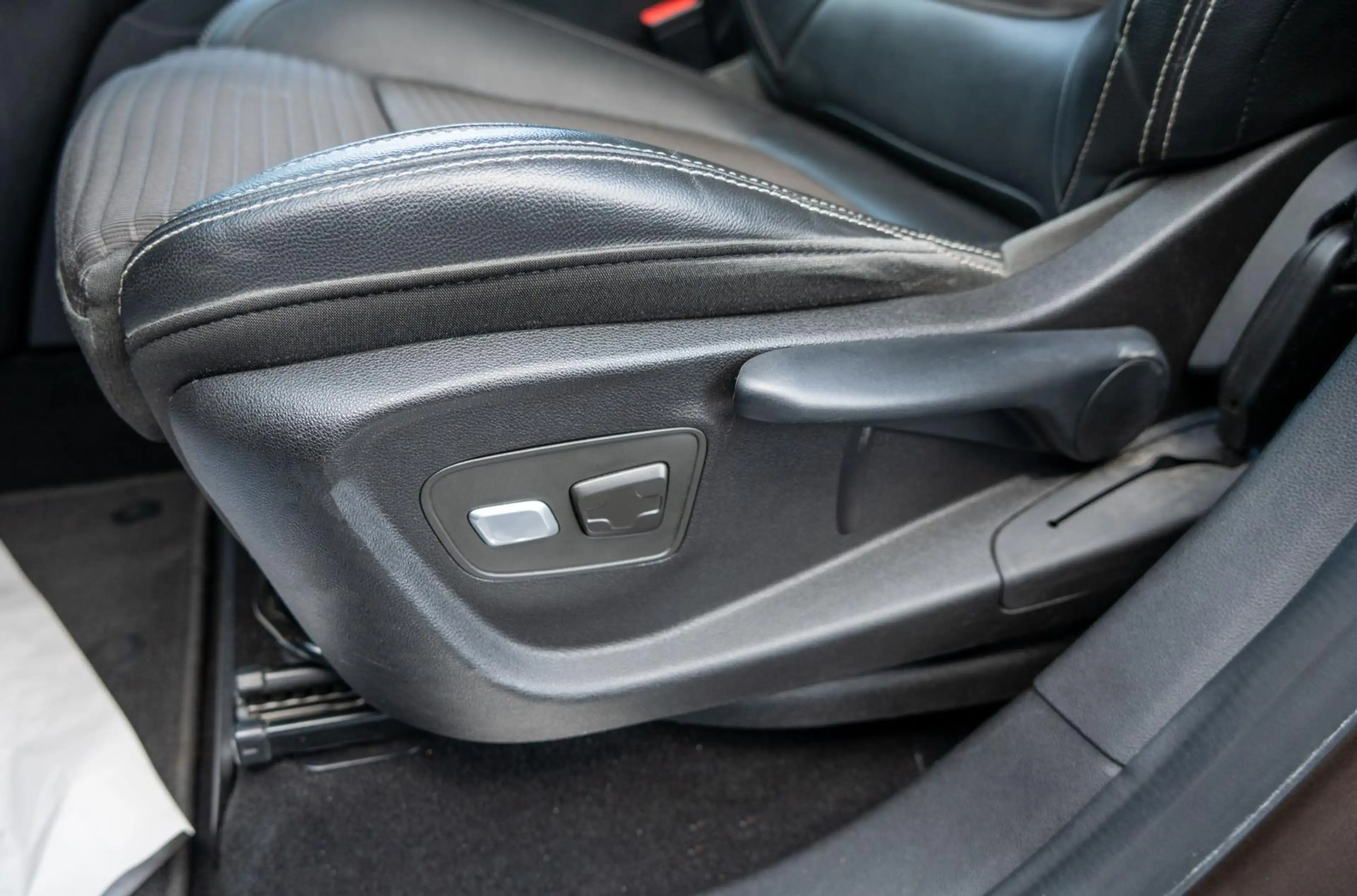 Renault Scenic Grand BOSE Edition 1.2 TCE Energy Metalli — photo 13