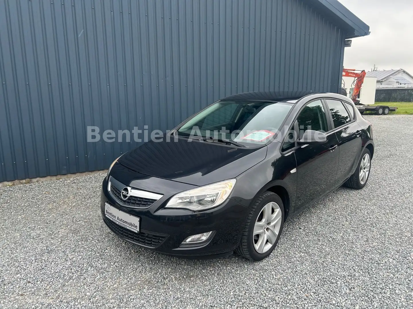 Opel Astra J Lim. 5-trg. Design Edition,Klima,SHZ,PDC Schwarz - 2