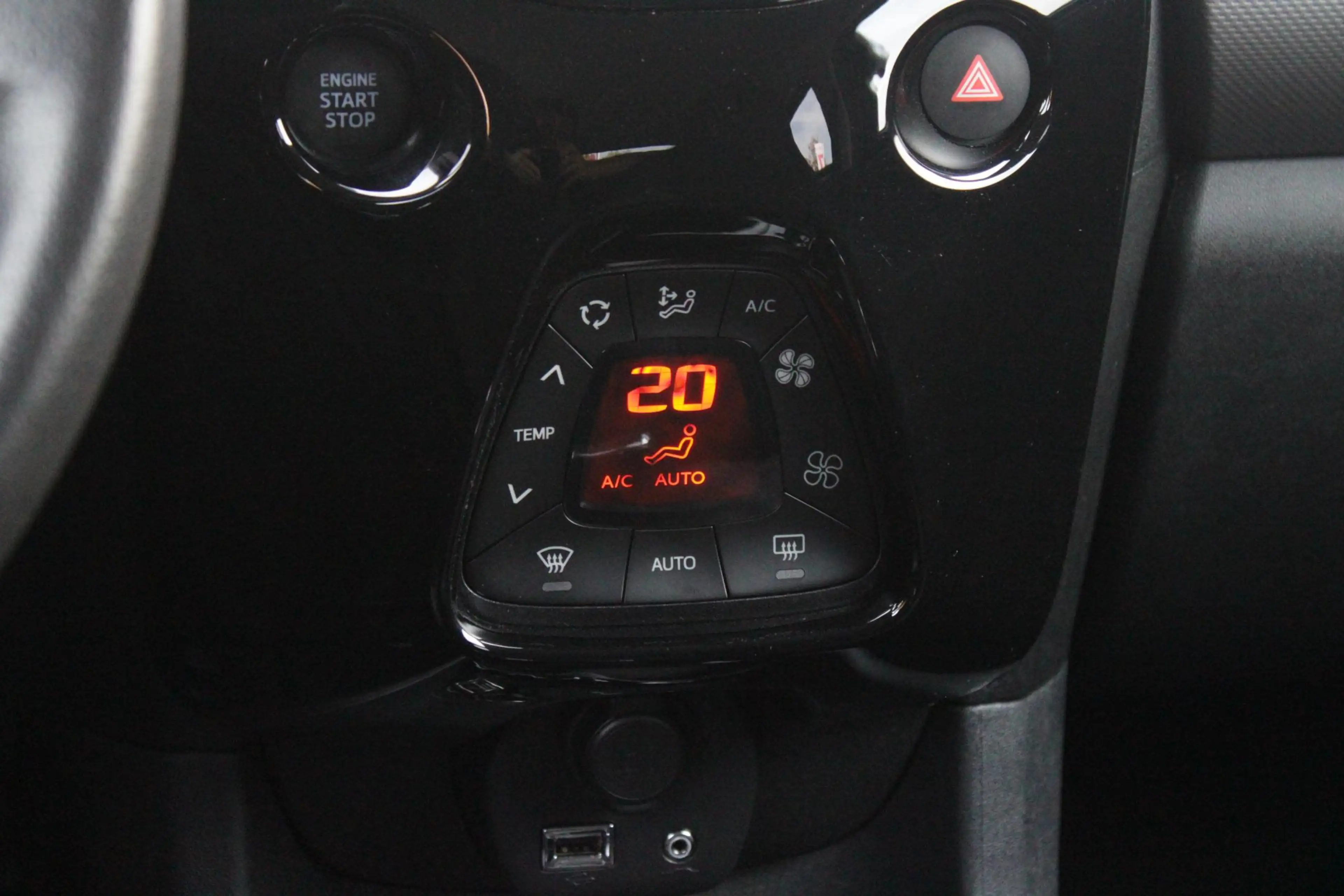 Peugeot 108 1.0 e-VTi ALLURE TOP! | CLIMATE CONTROL | ACHTERUI — photo 18